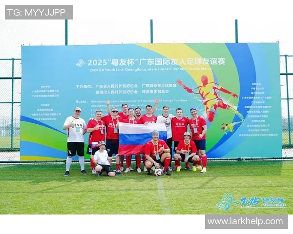 中国足球退役球星举行友谊赛共同回顾辉煌岁月展现深厚情谊 中国足球退役球星举行友谊赛共同回顾辉煌岁月展现深厚情谊