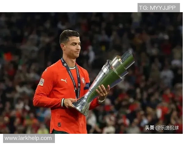 现役足球巨星聚焦:全球顶级球员引领俱乐部风云与国家队荣耀 现役足球巨星聚焦:全球顶级球员引领俱乐部风云与国家队荣耀