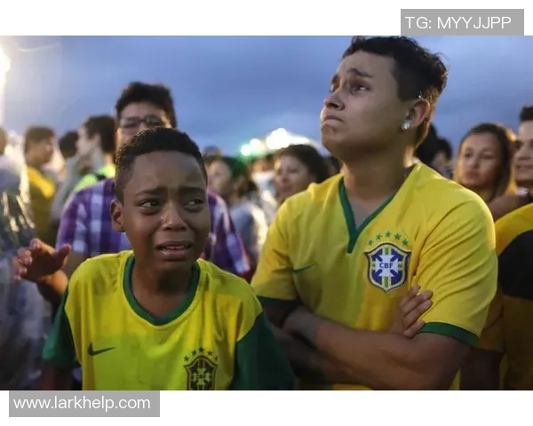 足球明星们的日常生活揭秘：他们在赛场外的活动与兴趣爱好