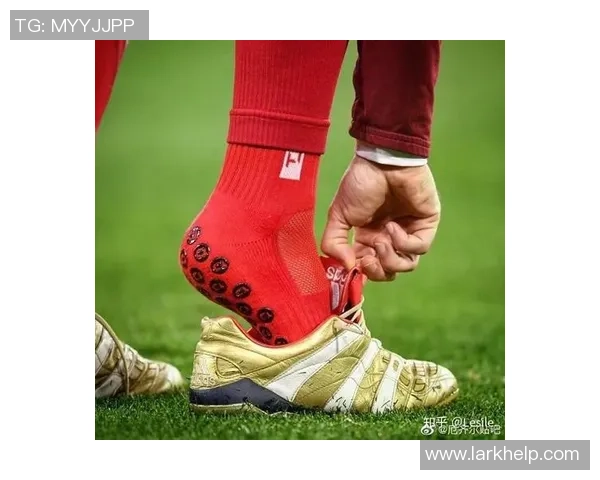 足球球星项链情侣款:展现爱情与运动激情的完美结合 足球球星项链情侣款:展现爱情与运动激情的完美结合