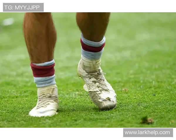 足球鞋磨破见真章 这些球星用破鞋书写传奇故事